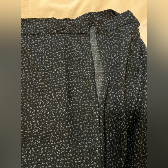 H&M High-low flowy ruffle skirt in navy blue with white dots - size 6 - Picture 8 of 8